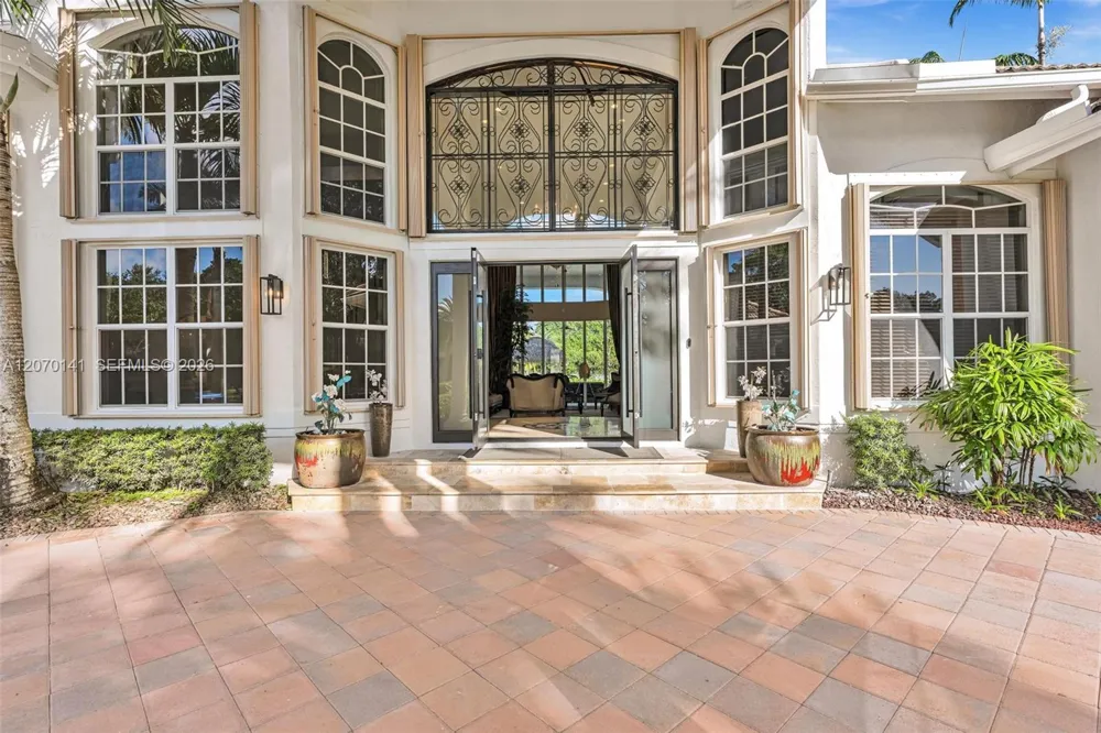 3828 Pine Lake Dr Weston, FL 33332