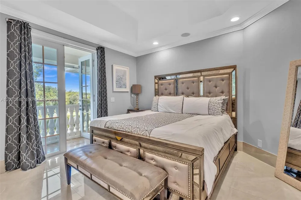 3828 Pine Lake Dr Weston, FL 33332