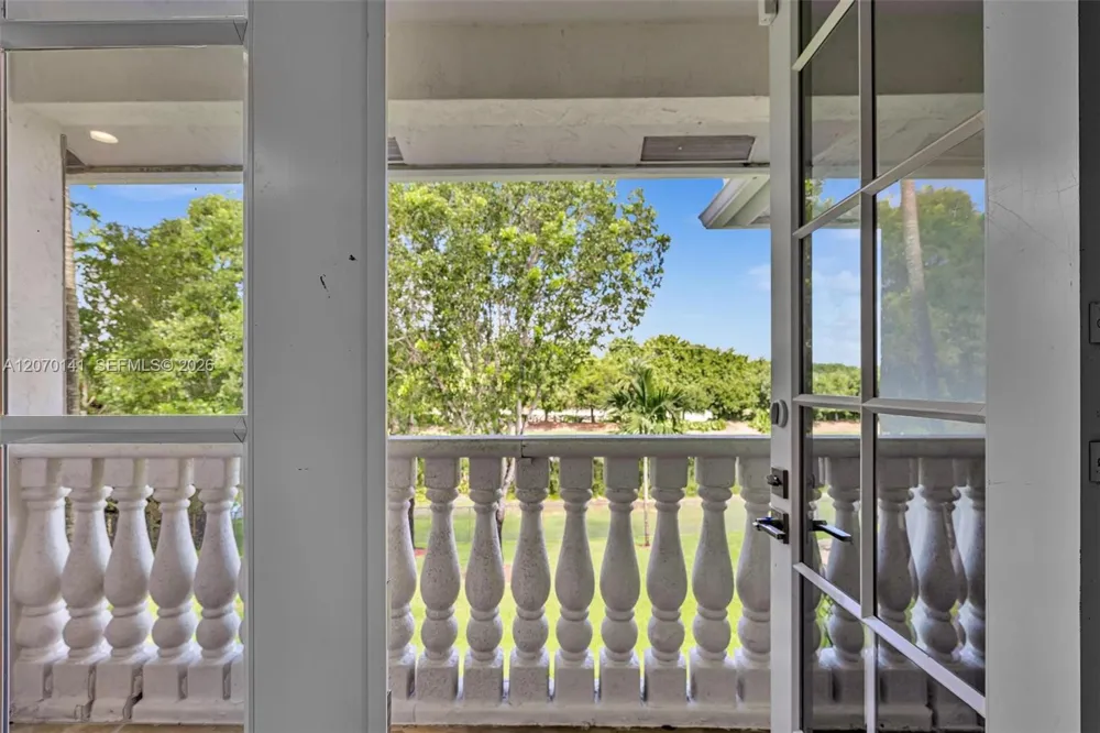 3828 Pine Lake Dr Weston, FL 33332