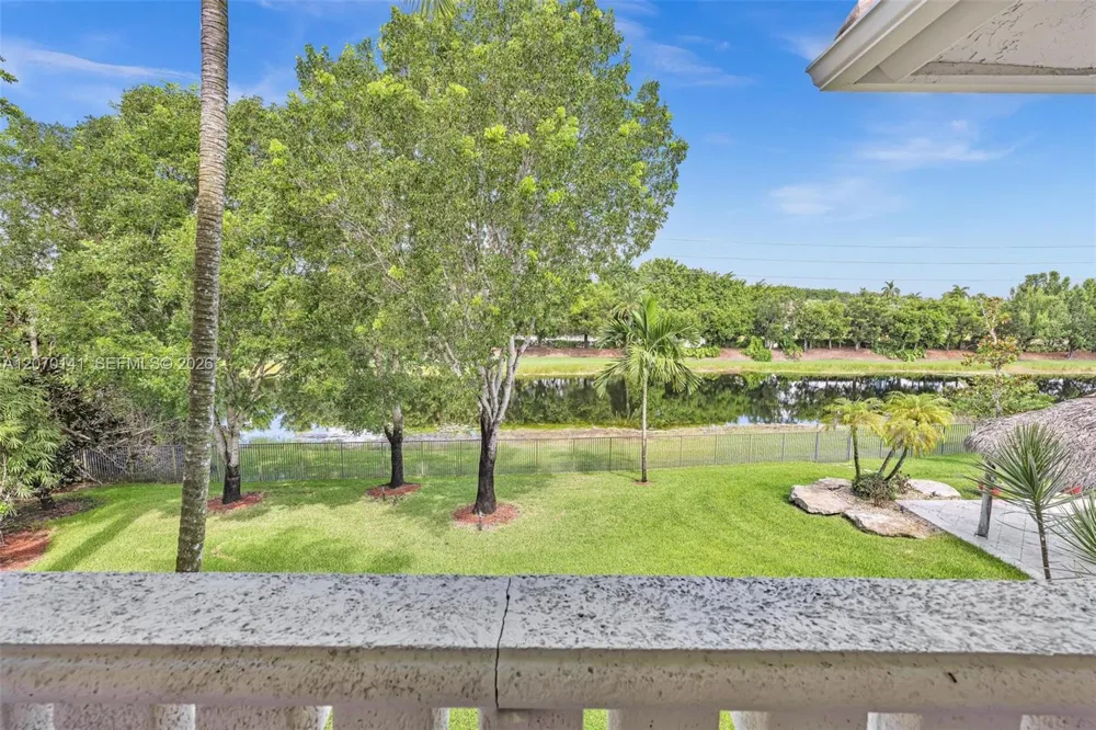3828 Pine Lake Dr Weston, FL 33332