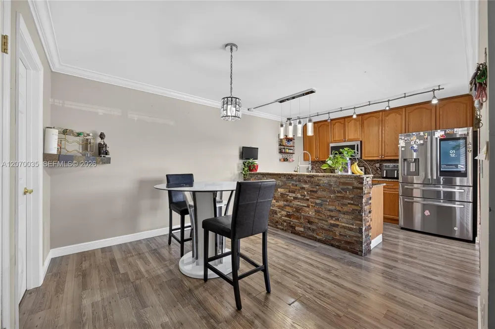 953 Springdale Cir Palm Springs, FL 33461
