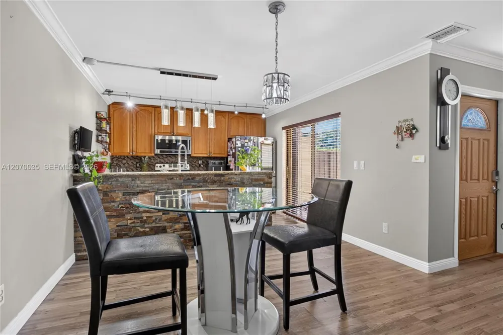 953 Springdale Cir Palm Springs, FL 33461