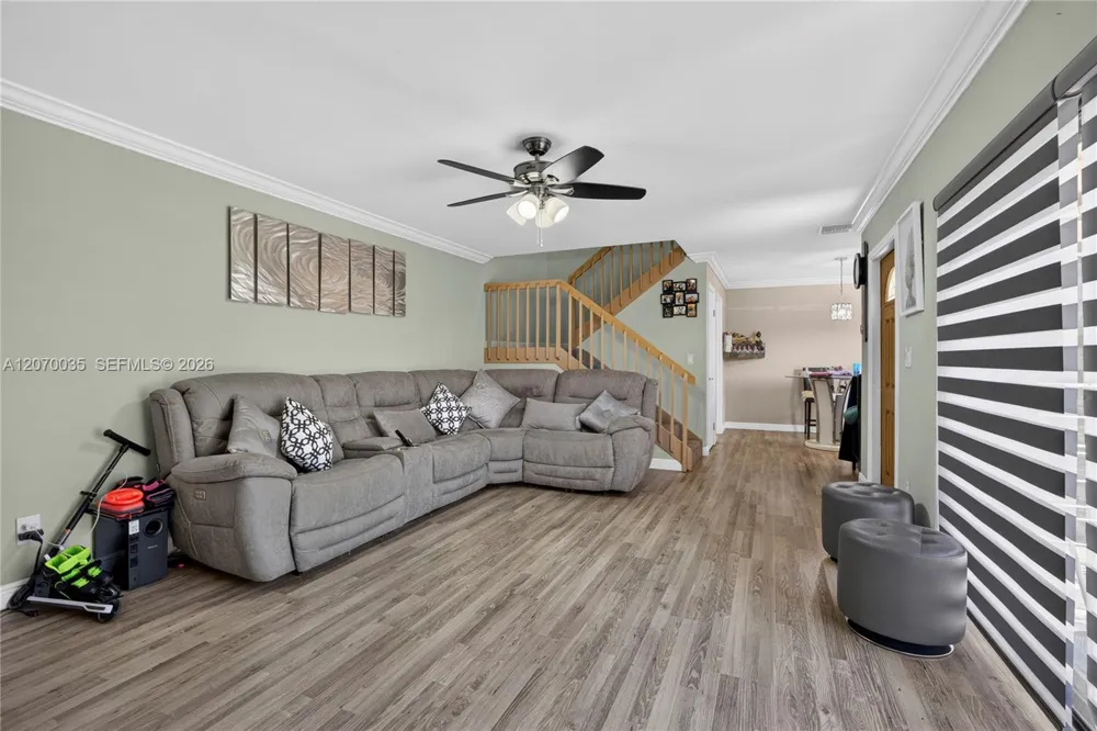 953 Springdale Cir Palm Springs, FL 33461