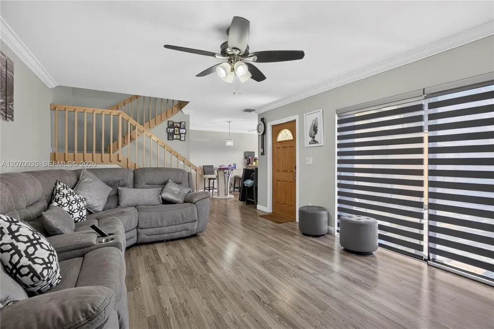 953 Springdale Cir Palm Springs, FL 33461