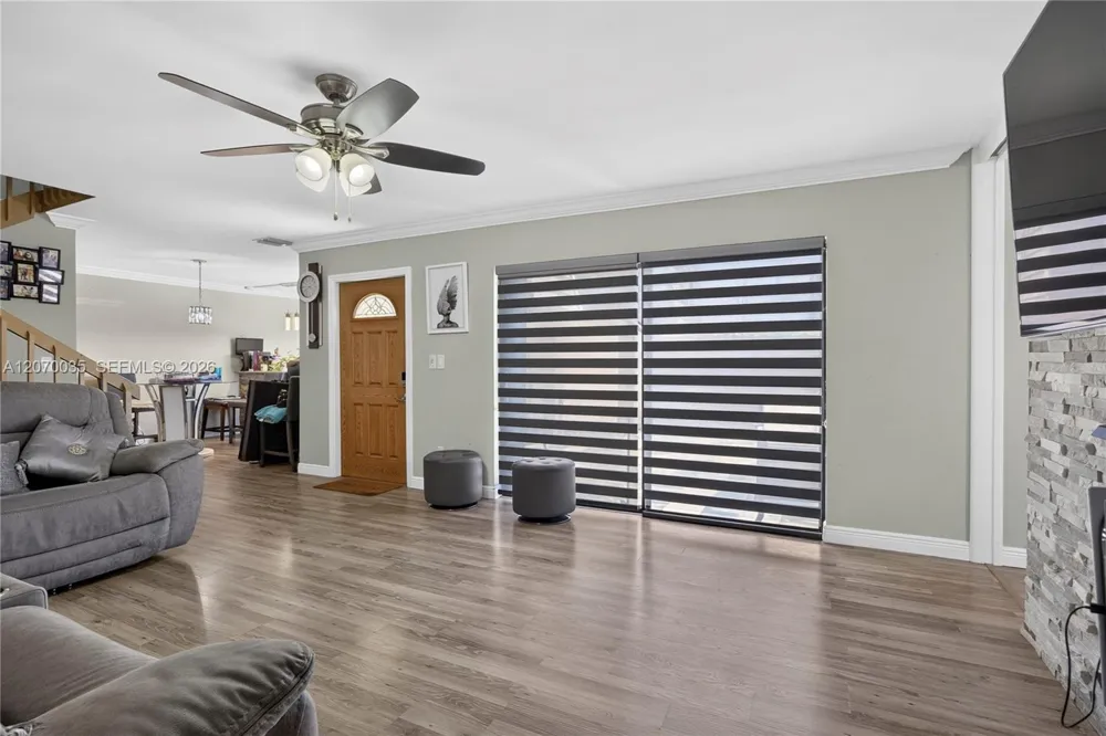 953 Springdale Cir Palm Springs, FL 33461
