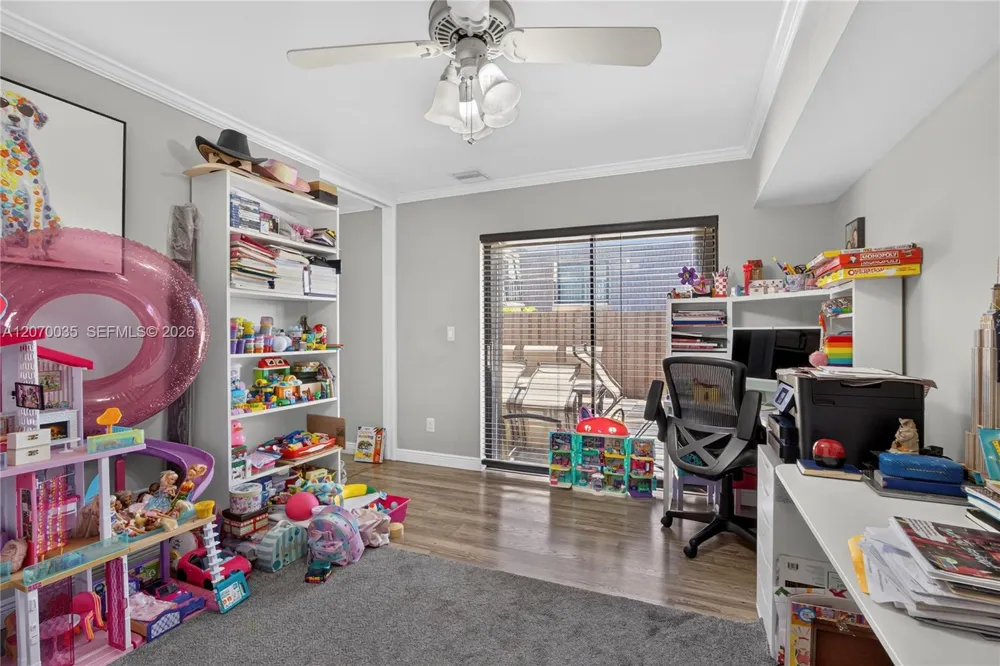 953 Springdale Cir Palm Springs, FL 33461