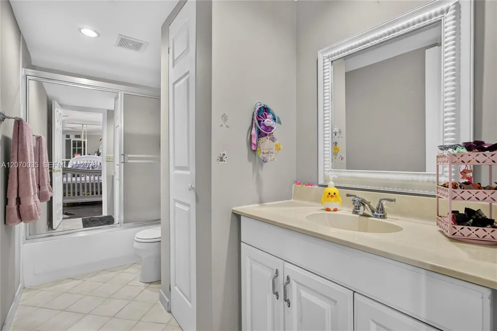 953 Springdale Cir Palm Springs, FL 33461