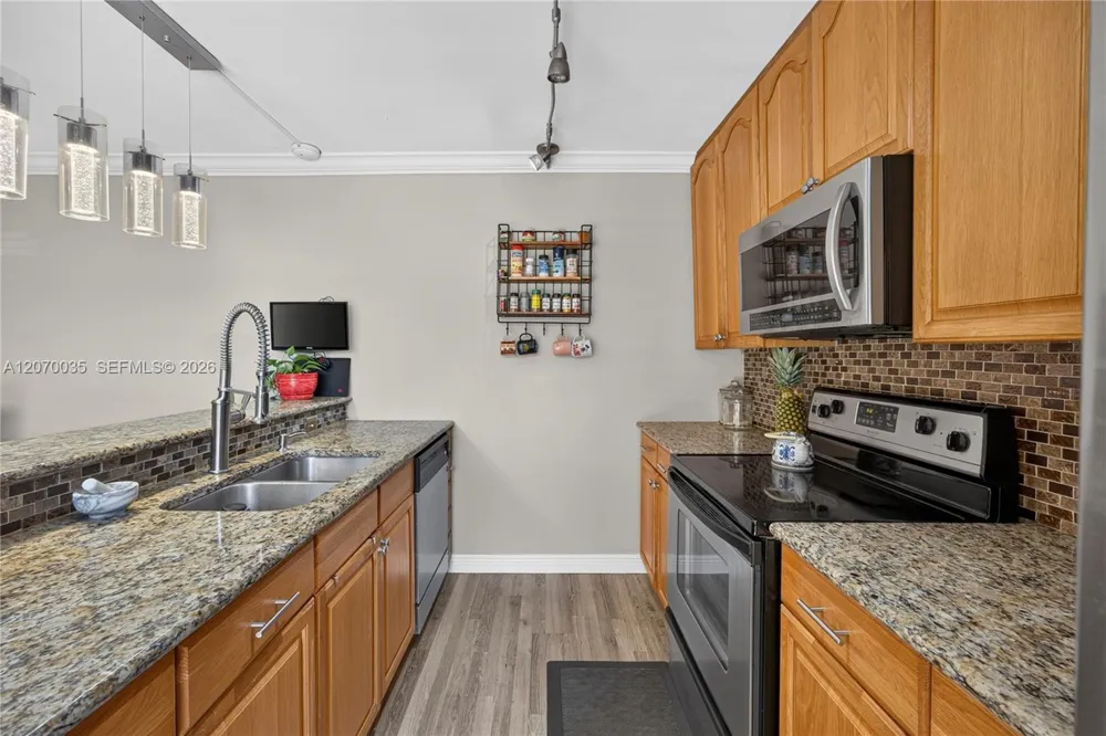 953 Springdale Cir Palm Springs, FL 33461