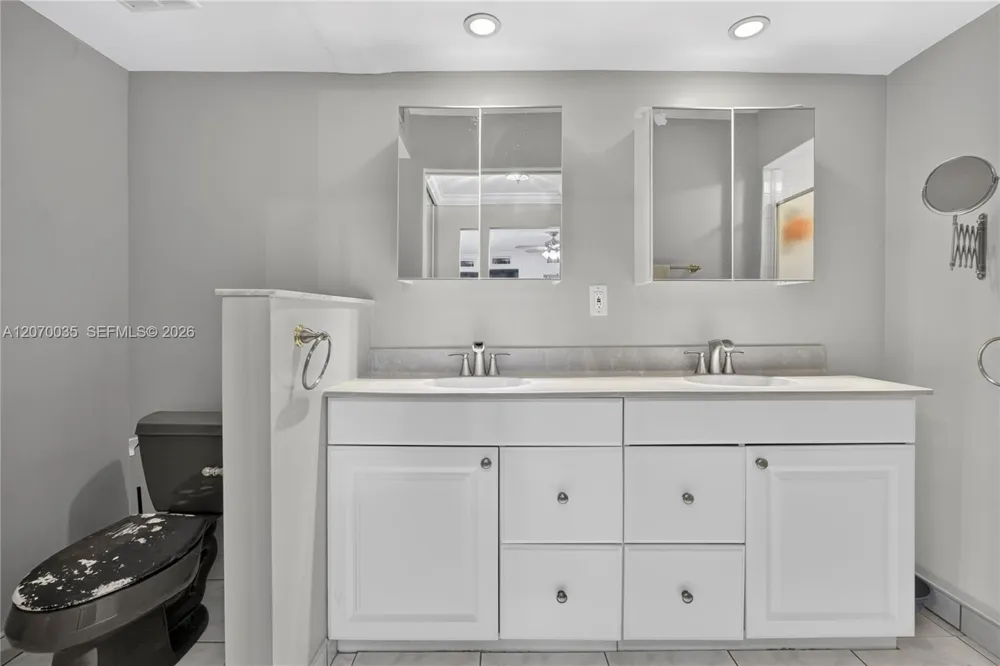 953 Springdale Cir Palm Springs, FL 33461