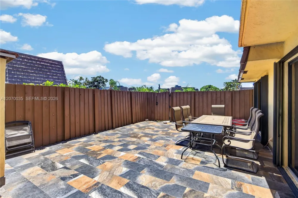 953 Springdale Cir Palm Springs, FL 33461