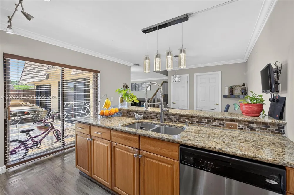 953 Springdale Cir Palm Springs, FL 33461