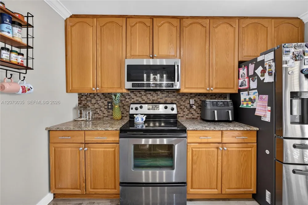 953 Springdale Cir Palm Springs, FL 33461