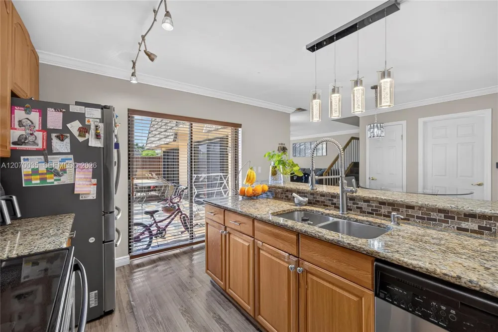953 Springdale Cir Palm Springs, FL 33461