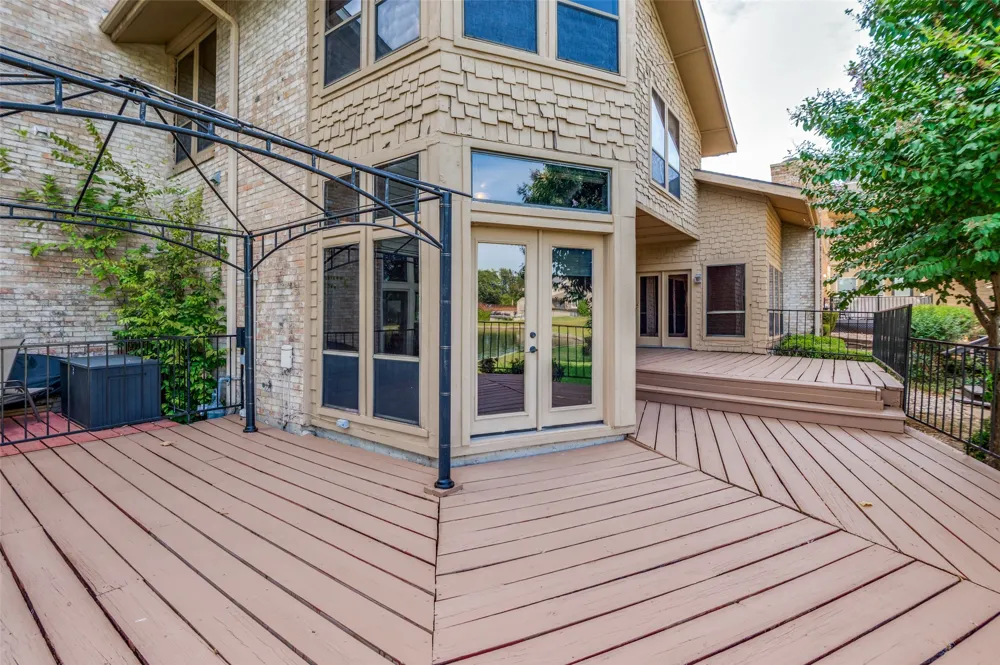 9 Country Lake Drive Carrollton, TX 75006
