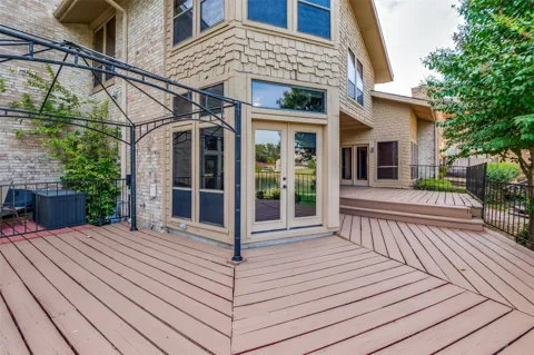 9 Country Lake Drive