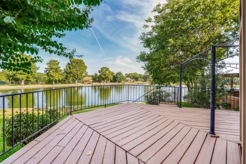 9 Country Lake Drive