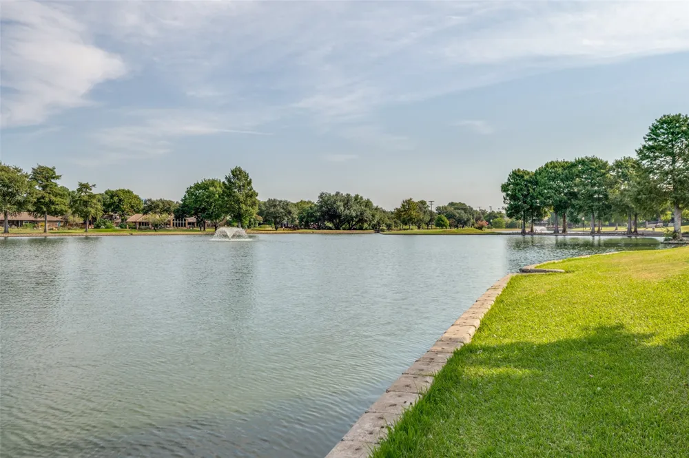 9 Country Lake Drive Carrollton, TX 75006