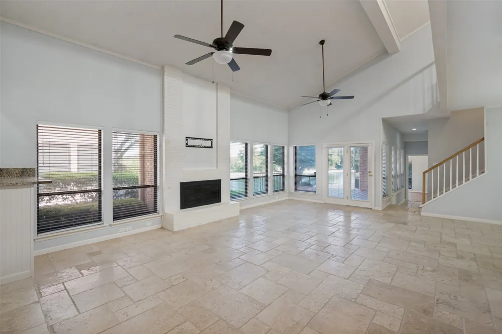 9 Country Lake Drive Carrollton, TX 75006