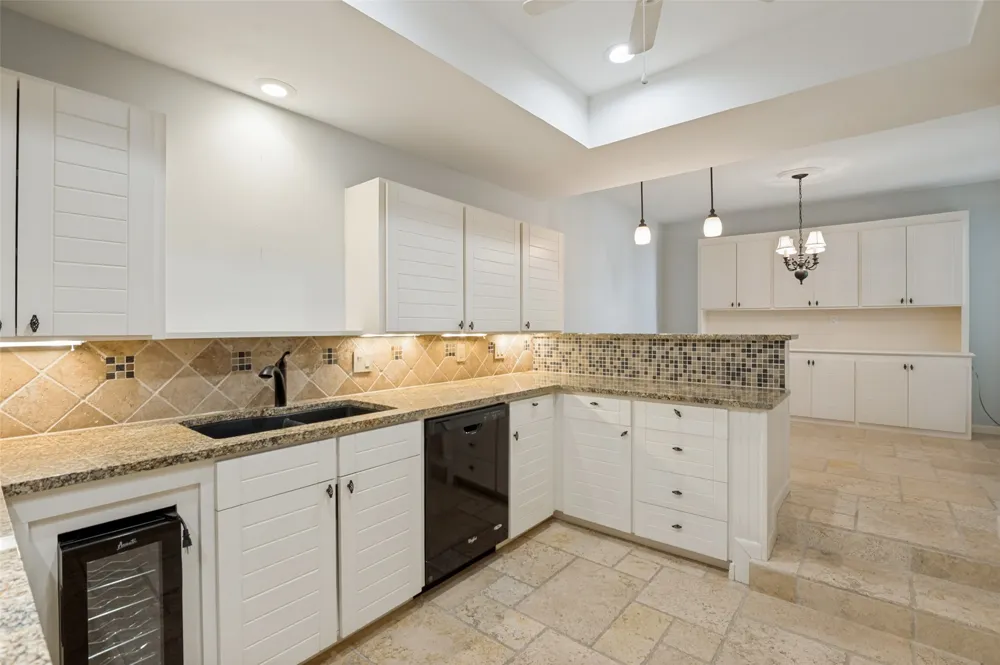 9 Country Lake Drive Carrollton, TX 75006