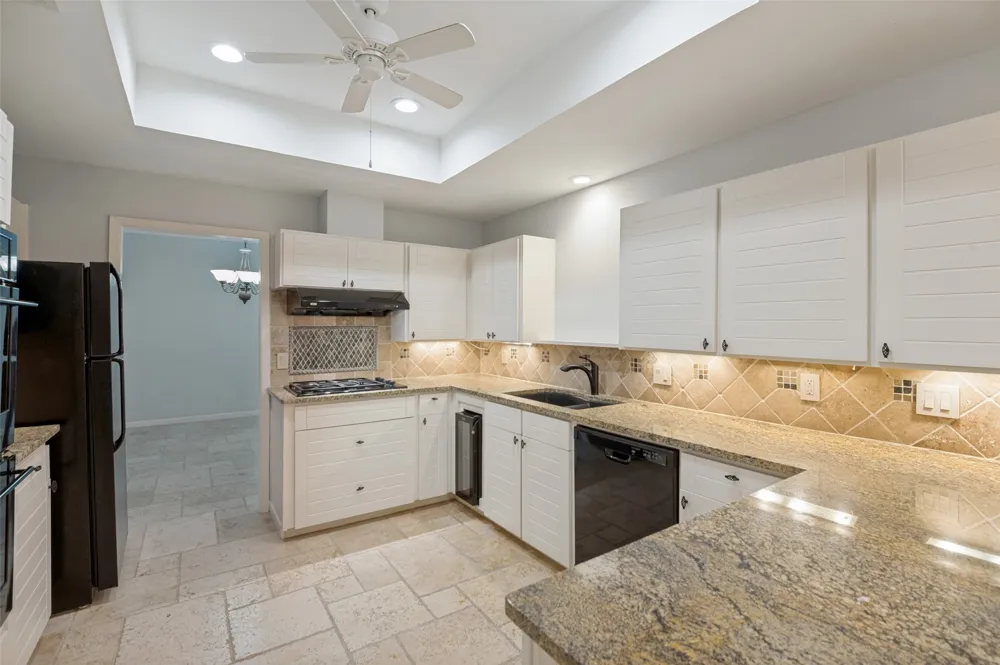 9 Country Lake Drive Carrollton, TX 75006