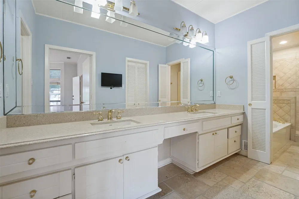 9 Country Lake Drive Carrollton, TX 75006