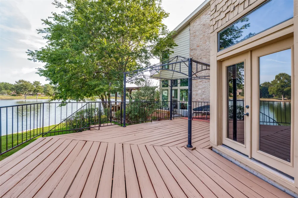 9 Country Lake Drive Carrollton, TX 75006