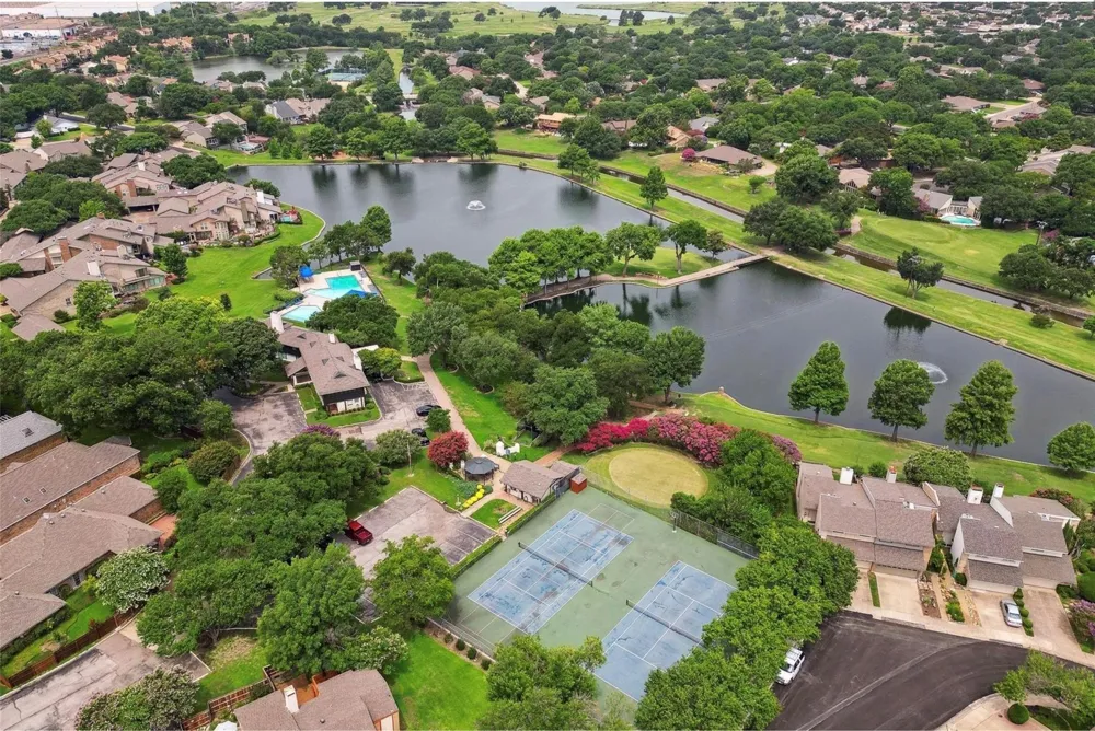 9 Country Lake Drive Carrollton, TX 75006