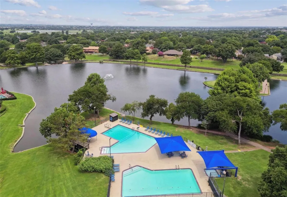9 Country Lake Drive Carrollton, TX 75006