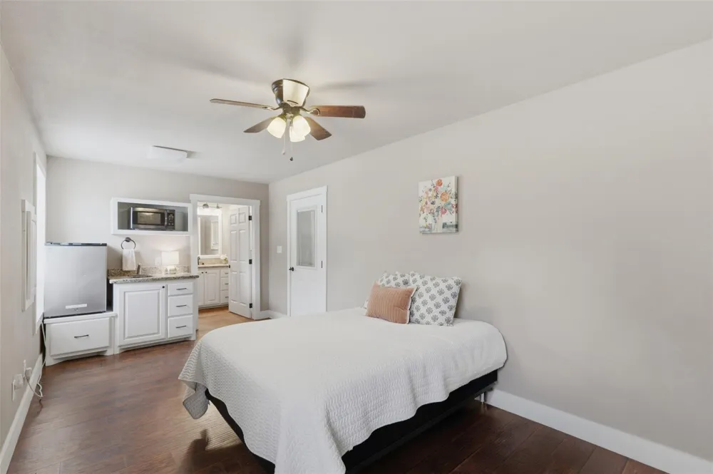 11430 Long Trussel Road Bryan, TX 77808