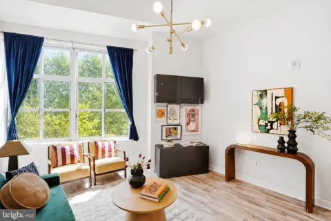 460 NEW YORK NW #205