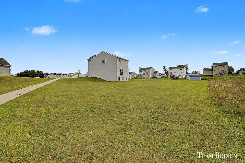 402 Oak Hill Court Middleville, MI 49333