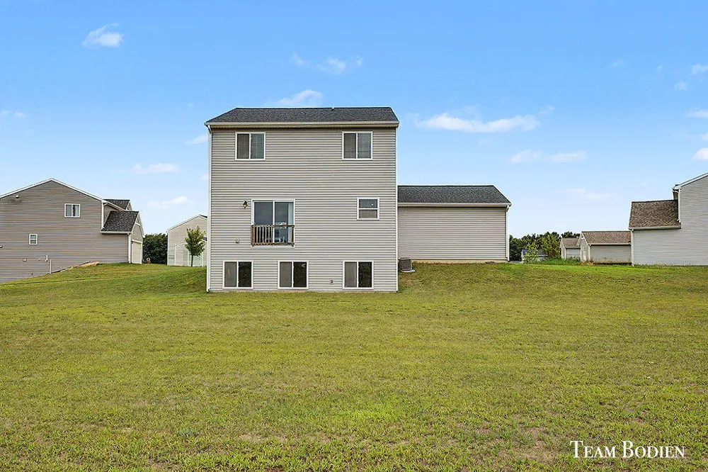 402 Oak Hill Court Middleville, MI 49333