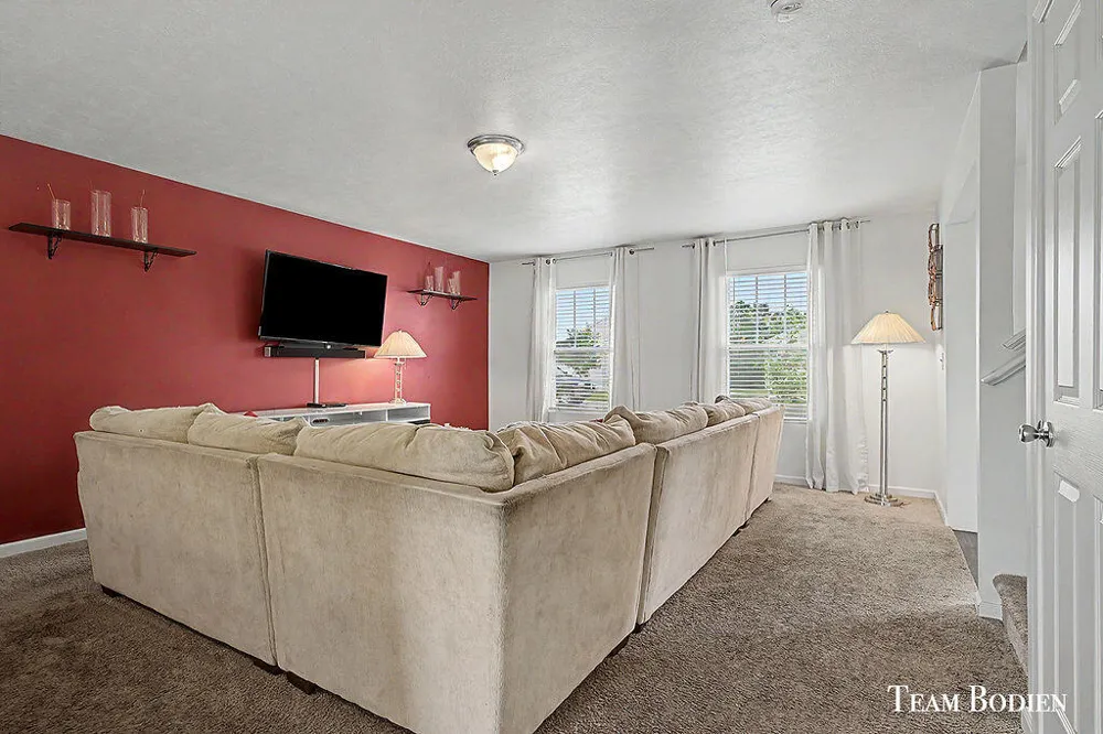 402 Oak Hill Court Middleville, MI 49333