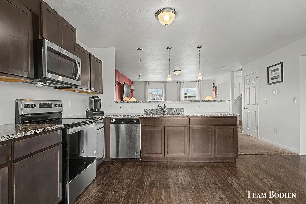402 Oak Hill Court Middleville, MI 49333