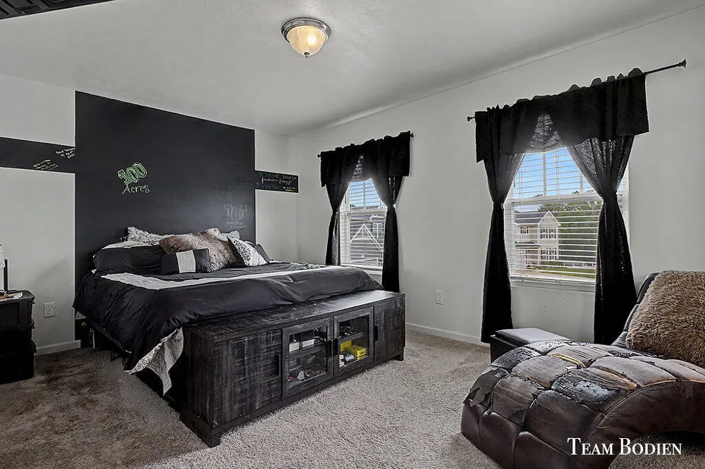 402 Oak Hill Court Middleville, MI 49333