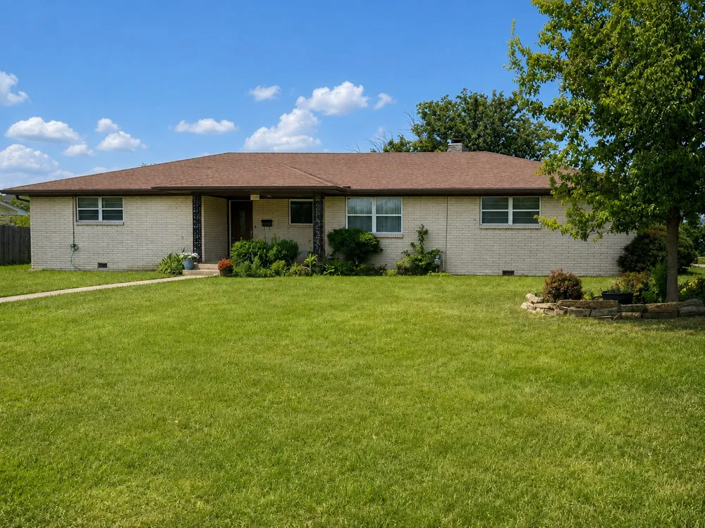 1908 Lakeview Drive Sulphur, OK 73086