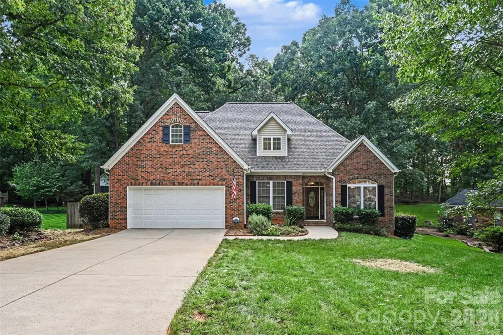 1928 Twin Ponds Drive Hickory, NC 28602