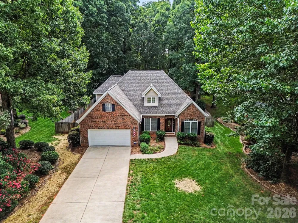 1928 Twin Ponds Drive Hickory, NC 28602