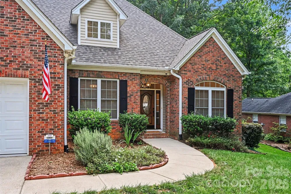 1928 Twin Ponds Drive Hickory, NC 28602