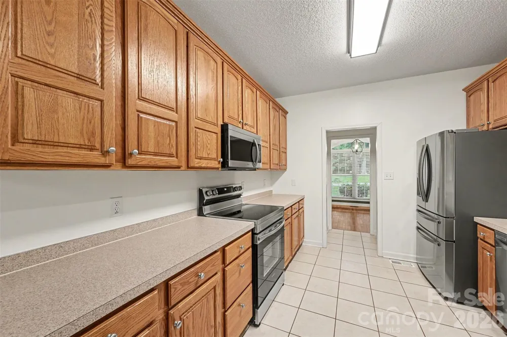 1928 Twin Ponds Drive Hickory, NC 28602