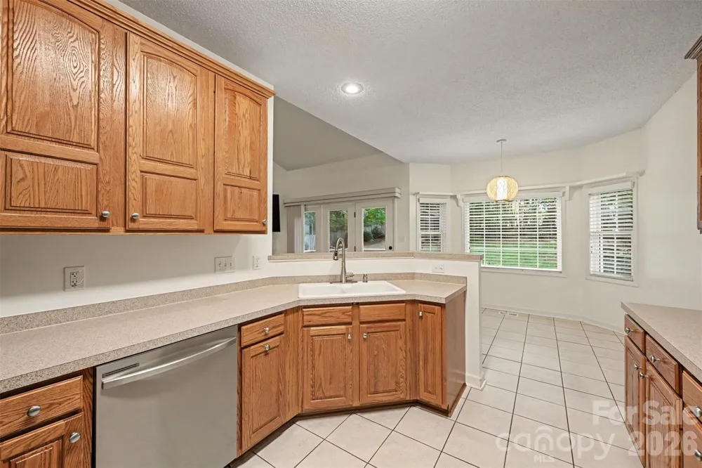 1928 Twin Ponds Drive Hickory, NC 28602