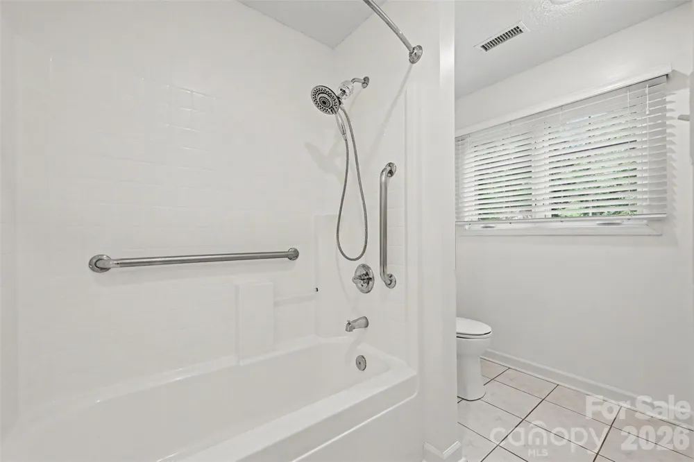 1928 Twin Ponds Drive Hickory, NC 28602