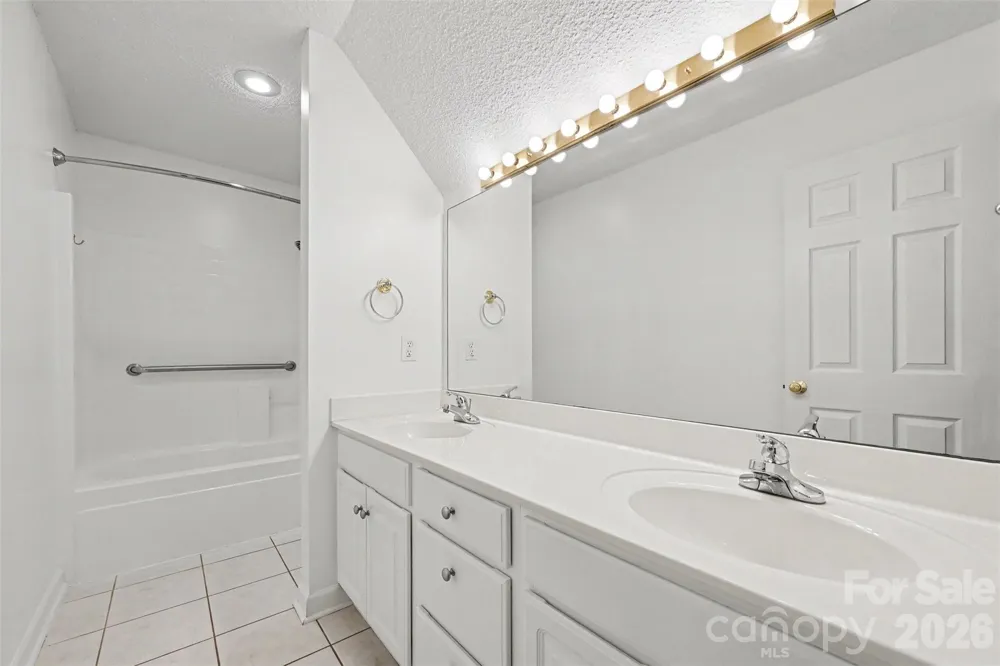 1928 Twin Ponds Drive Hickory, NC 28602