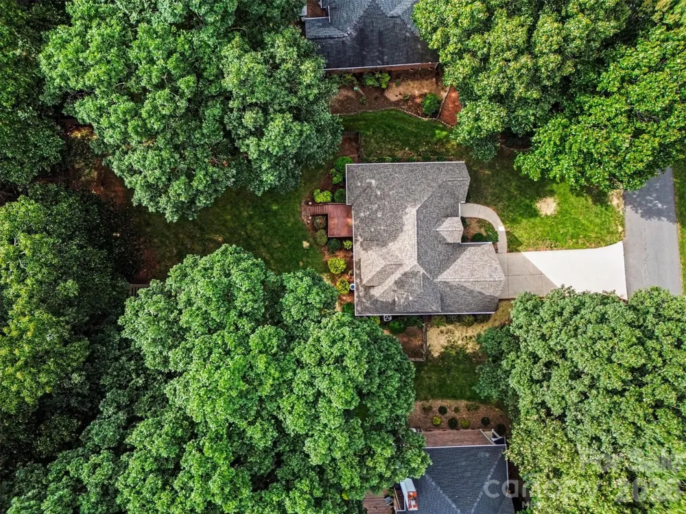 1928 Twin Ponds Drive Hickory, NC 28602