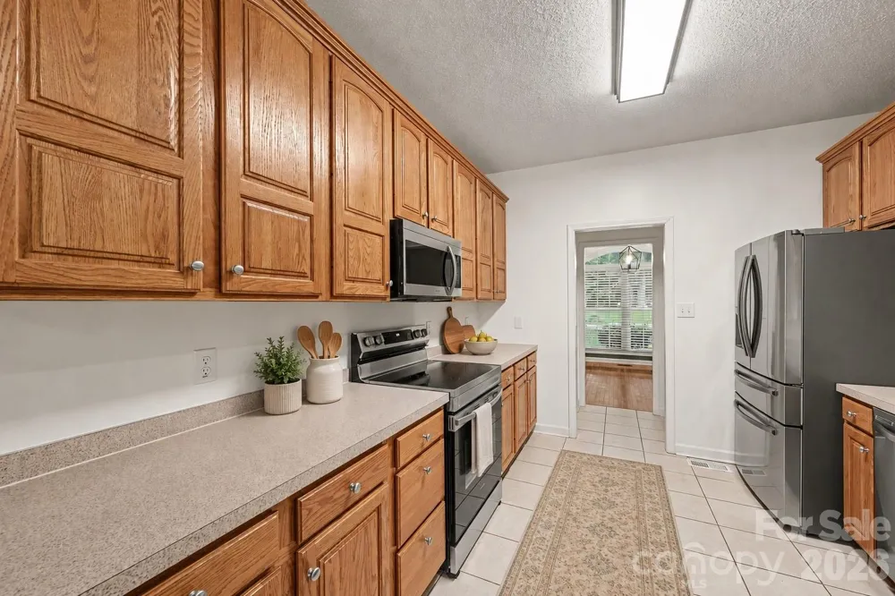 1928 Twin Ponds Drive Hickory, NC 28602