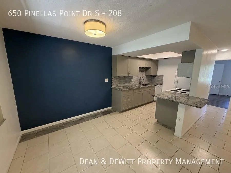 650 PINELLAS POINT DRIVE S #208 St Petersburg, FL 33705