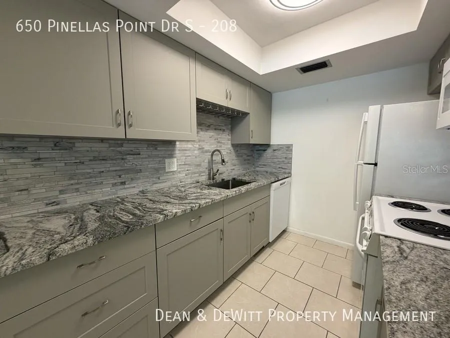 650 PINELLAS POINT DRIVE S #208 St Petersburg, FL 33705