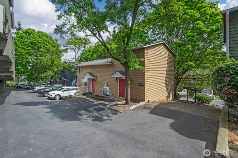 301 W Raye Street #106