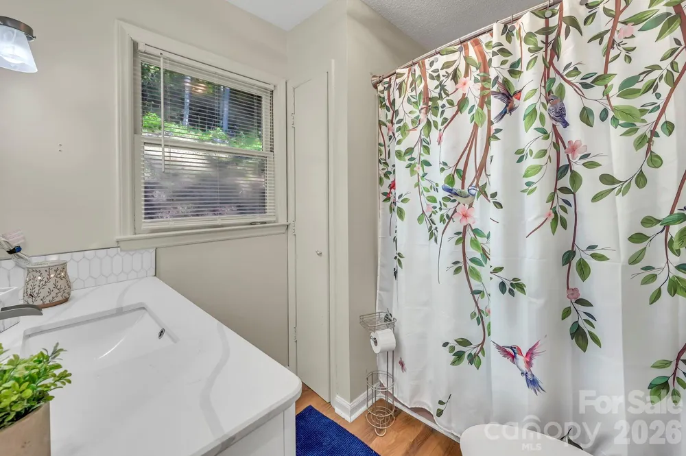 426 Meadowood Lane Burnsville, NC 28714