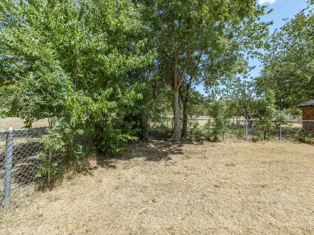 321 E Pine Street Jacksboro, TX 76458